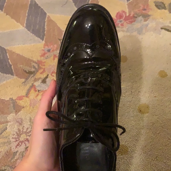 PATENT LEATHER OXFORDS MADE BY EUROPEAN MINELLI! PURCHASED IN PARIS. SIZE 38. - Picture 5 of 7